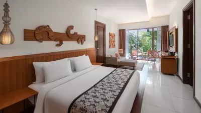 Deluxe Pool Access - King Bed